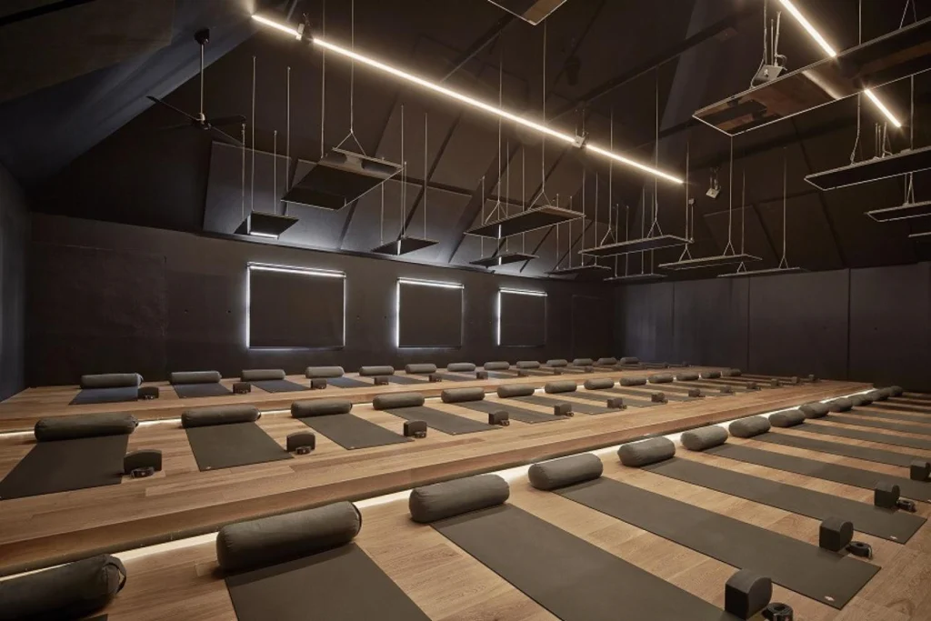 choose suitable lighting for hot yoga and humid environments